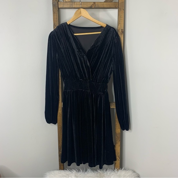 Dresses & Skirts - Elegant Black Velvet Dress Size L